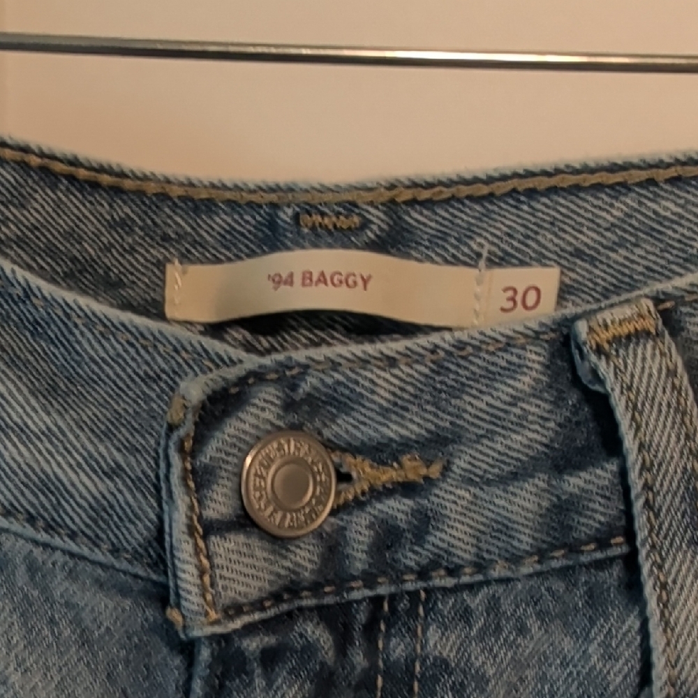 Levi's Classic Blue Jeans - Picture 2 of 7